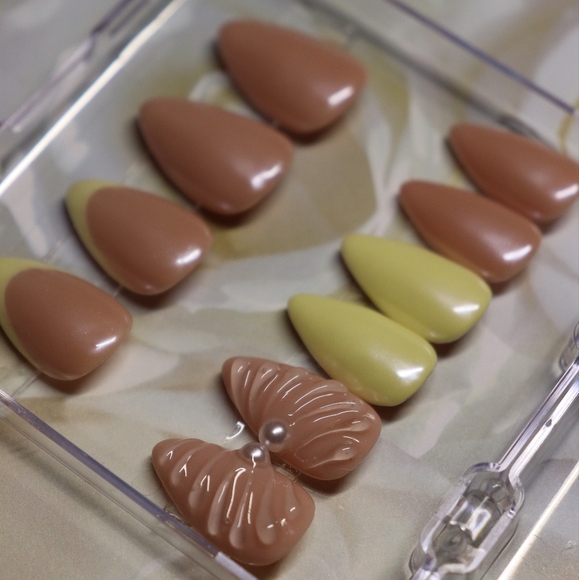 Coquette Pink & Yellow Handmade Luxury Reusable Press-on Nails - Picture 4 of 4